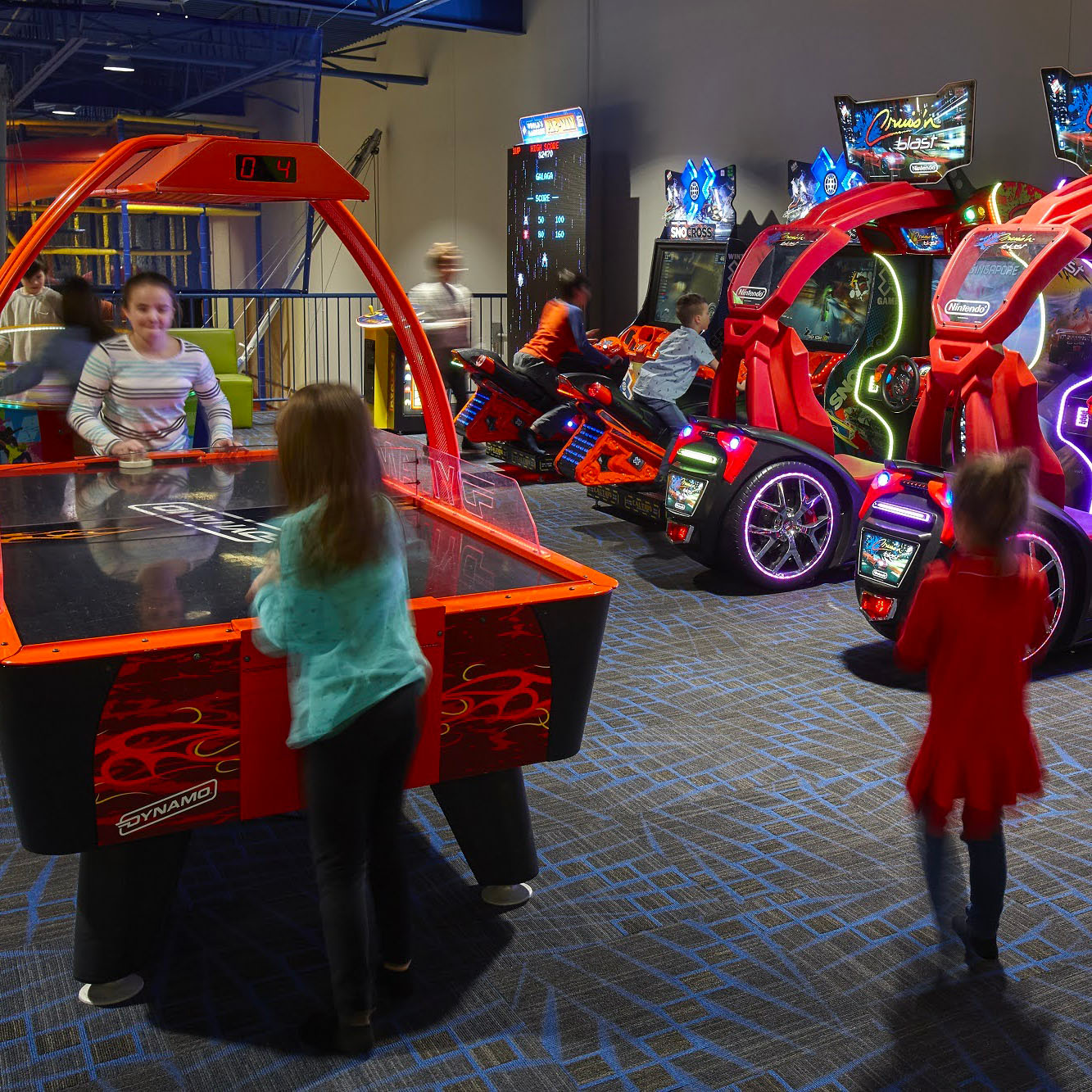 recreofun_centre-amusement-familial_galerie-photos_zone-arcades-4